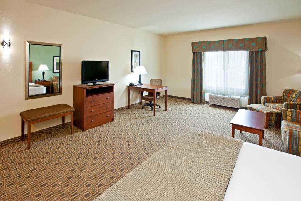 Holiday Inn Express & Suites Ripley an IHG Hotel - image 6