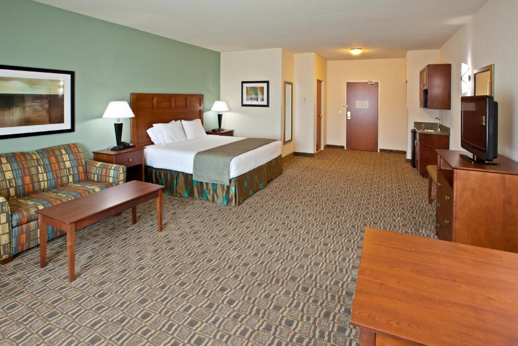 Holiday Inn Express & Suites Ripley an IHG Hotel - image 7