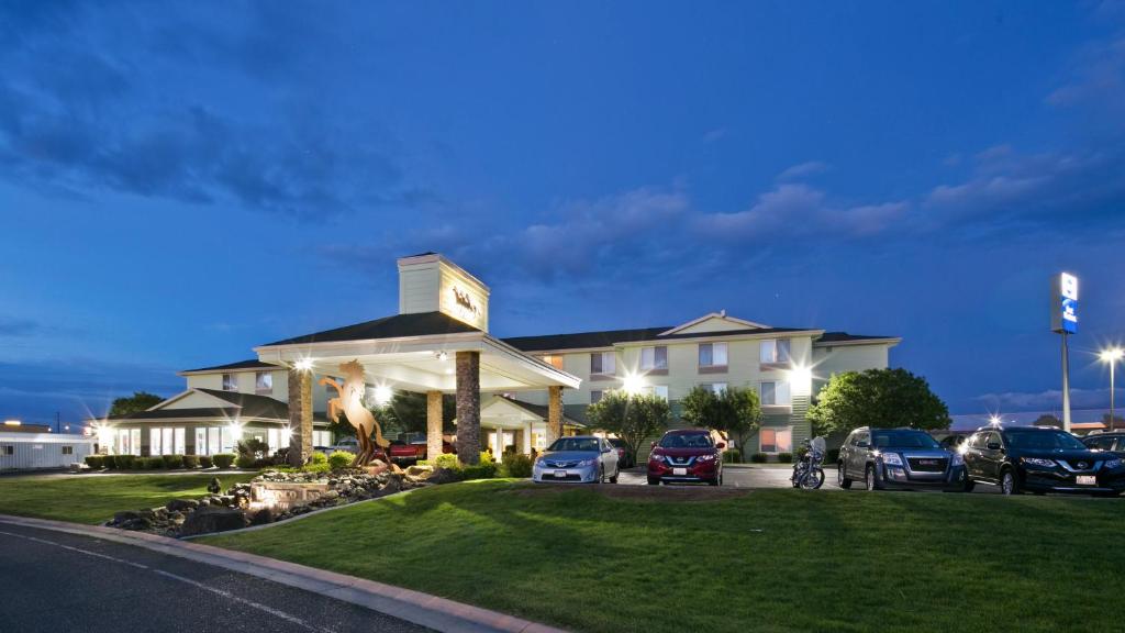 Best Western Bronco Inn - image 4