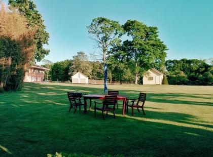 Budget Host East End Hotel in Riverhead - image 12