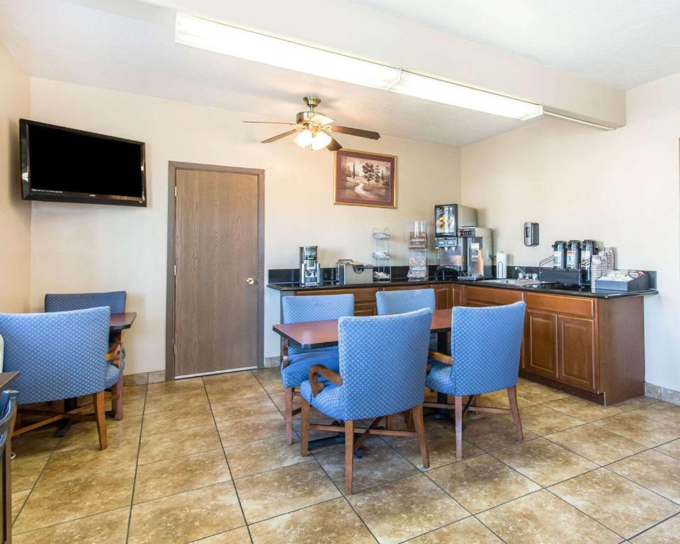 Rodeway Inn & Suites Riverton - image 3