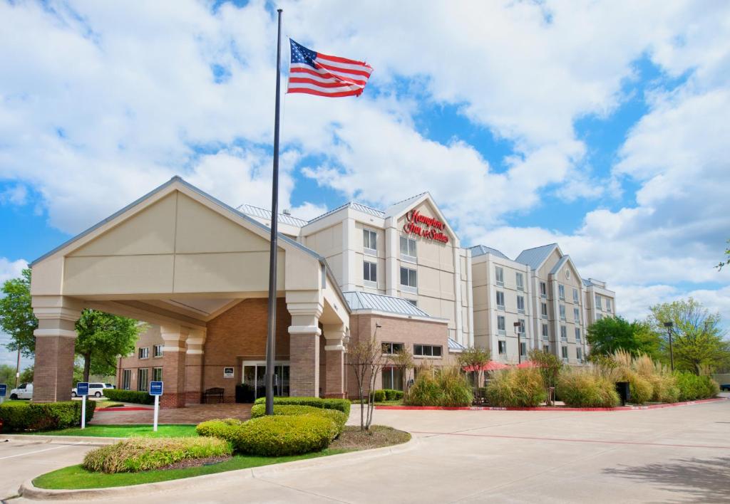 Hampton Inn and Suites North Fort Worth - image 2