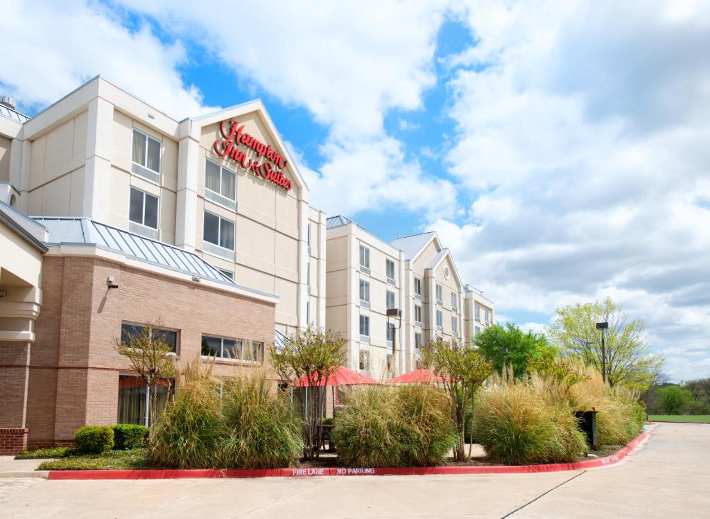 Hampton Inn and Suites North Fort Worth - image 3