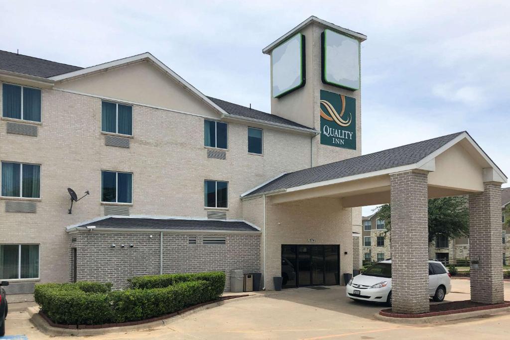 Quality Inn & Suites Roanoke - Fort Worth North - main image