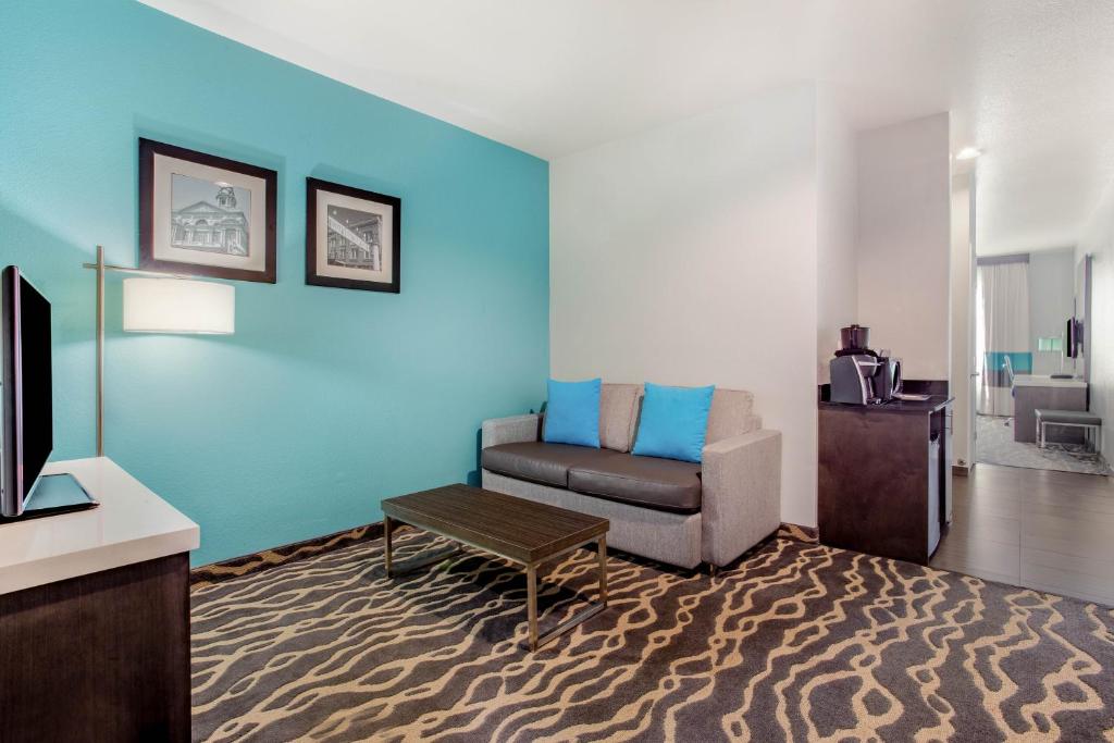 La Quinta Inn & Suites by Wyndham Northlake Ft. Worth - image 6