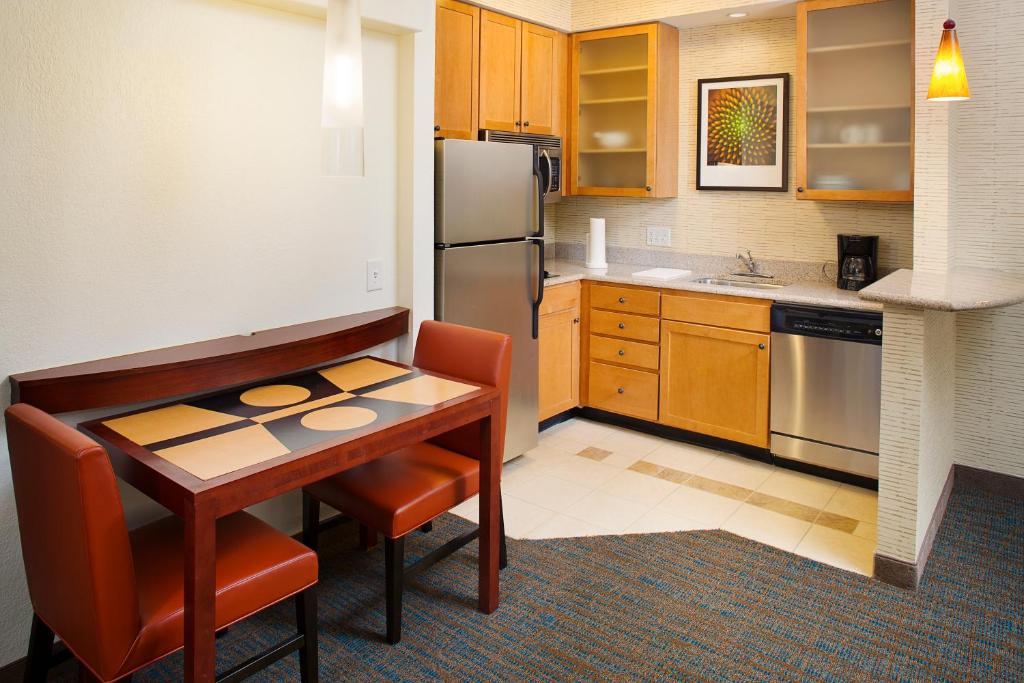 Residence Inn Roanoke Airport - image 6