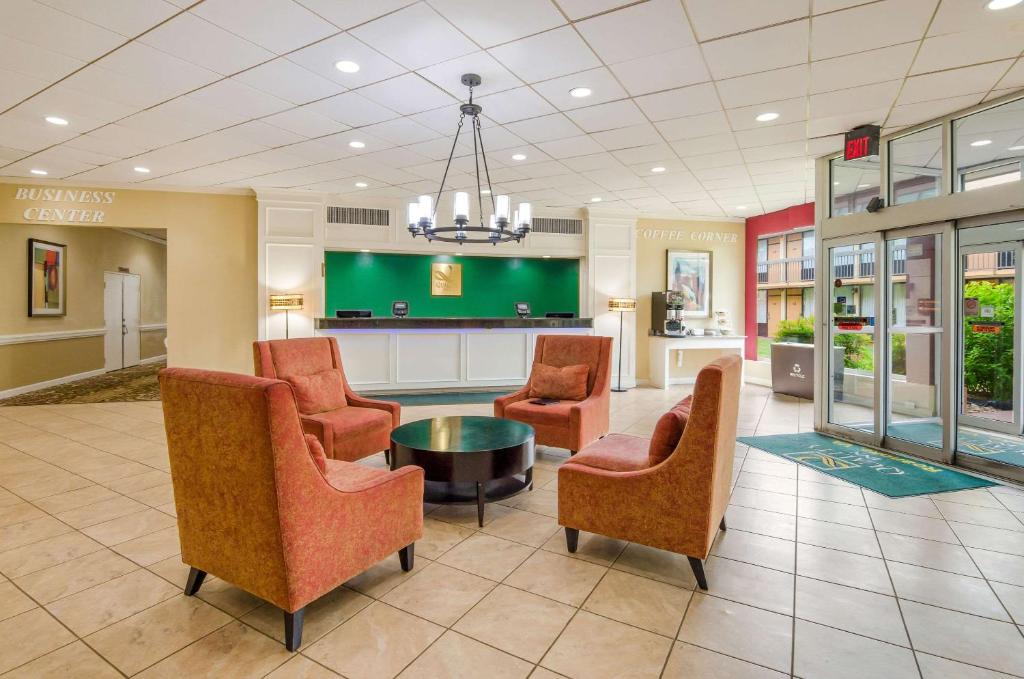 Quality Inn Roanoke Airport - image 6