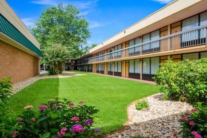 Quality Inn Roanoke Airport - image 8