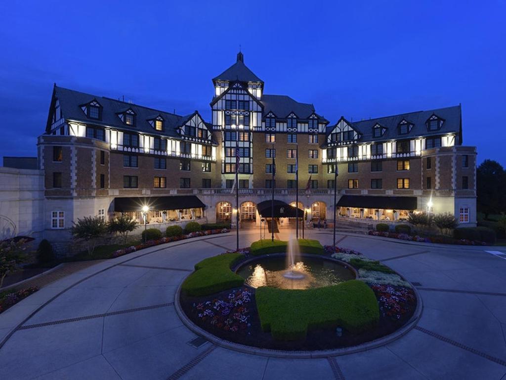 Hotel Roanoke & Conference Center Curio Collection by Hilton - main image