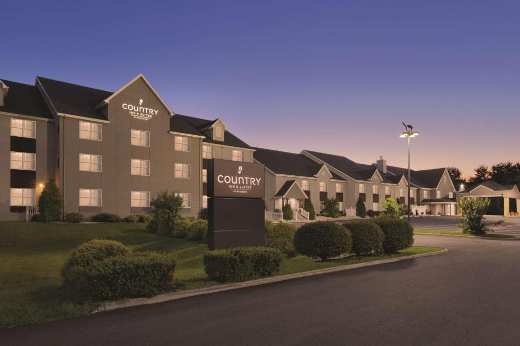 Country Inn & Suites by Radisson Roanoke VA - main image