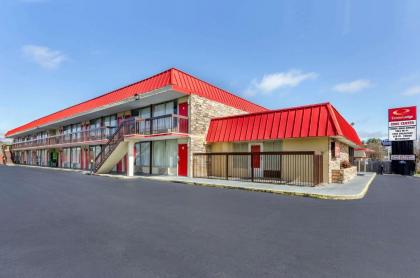 Econo Lodge Civic Center - image 4