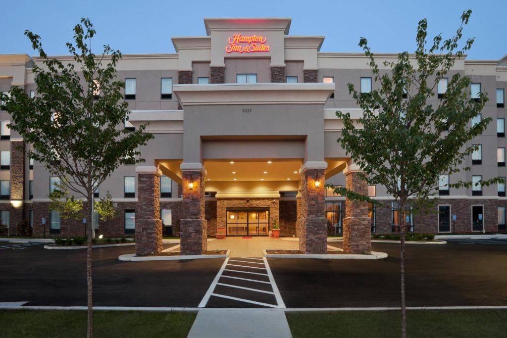 Hampton Inn and Suites Roanoke Airport/Valley View Mall - main image