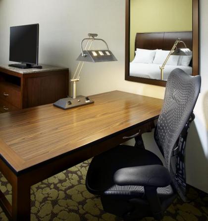 Hilton Garden Inn Roanoke - image 10