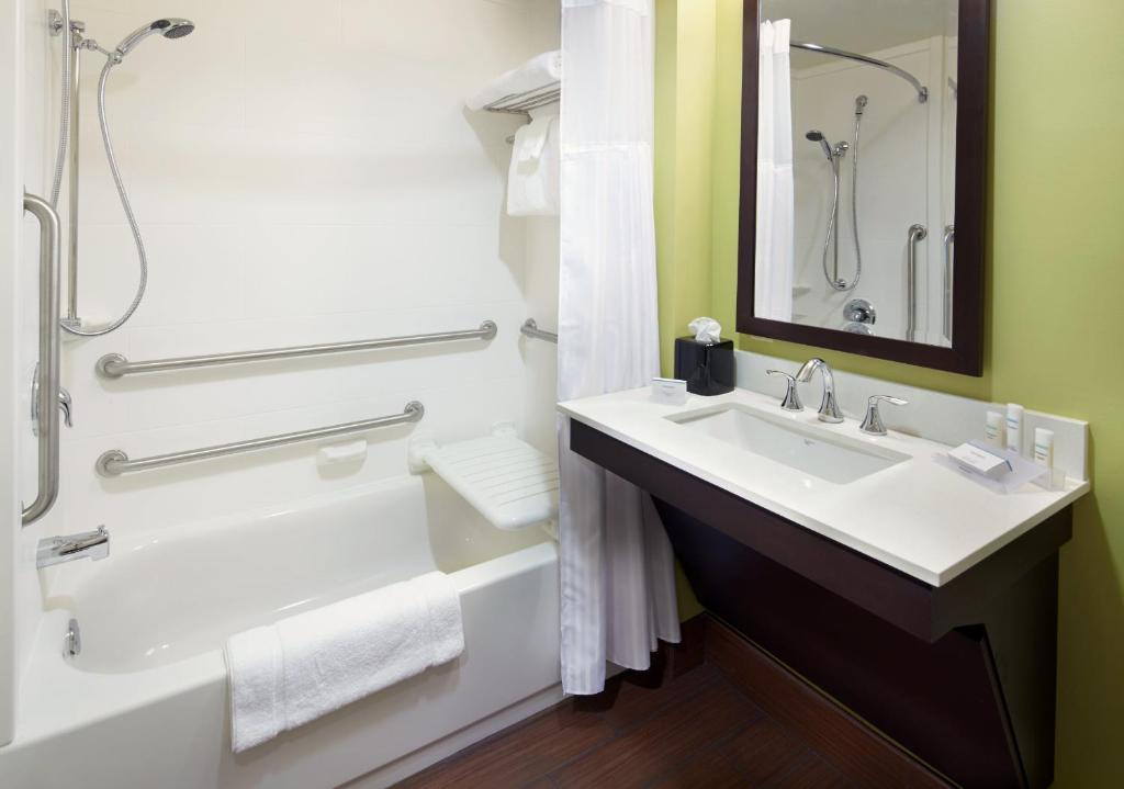 Hilton Garden Inn Roanoke - image 6