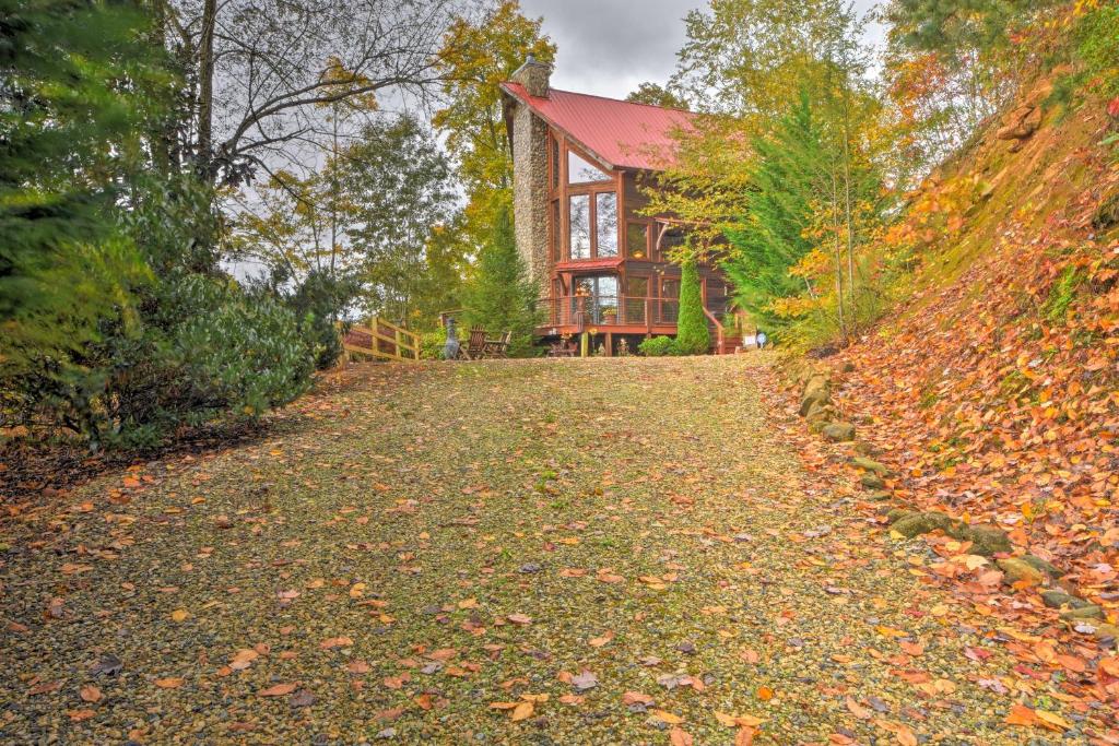 Secluded Nantahala Forest Refuge with Mountain Views - image 3