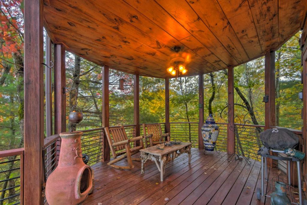 Secluded Nantahala Forest Refuge with Mountain Views - image 6