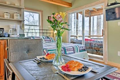 Serene Robbinsville Cabin with Screened Porch and Grill - image 11