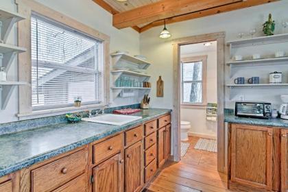 Serene Robbinsville Cabin with Screened Porch and Grill - image 7