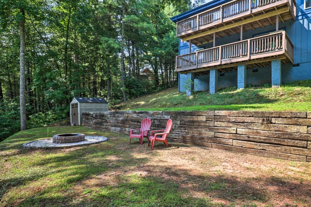 Cozy Lake Santeetlah Escape with Kayaks and Dock! - main image