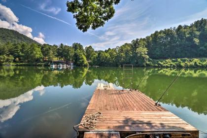 Cozy Lake Santeetlah Escape with Kayaks and Dock! - image 2