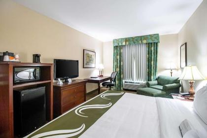 Quality Inn & Suites - image 9