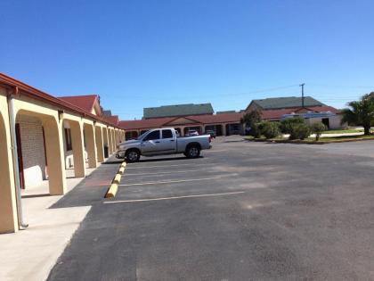 Executive Inn Robstown - image 11