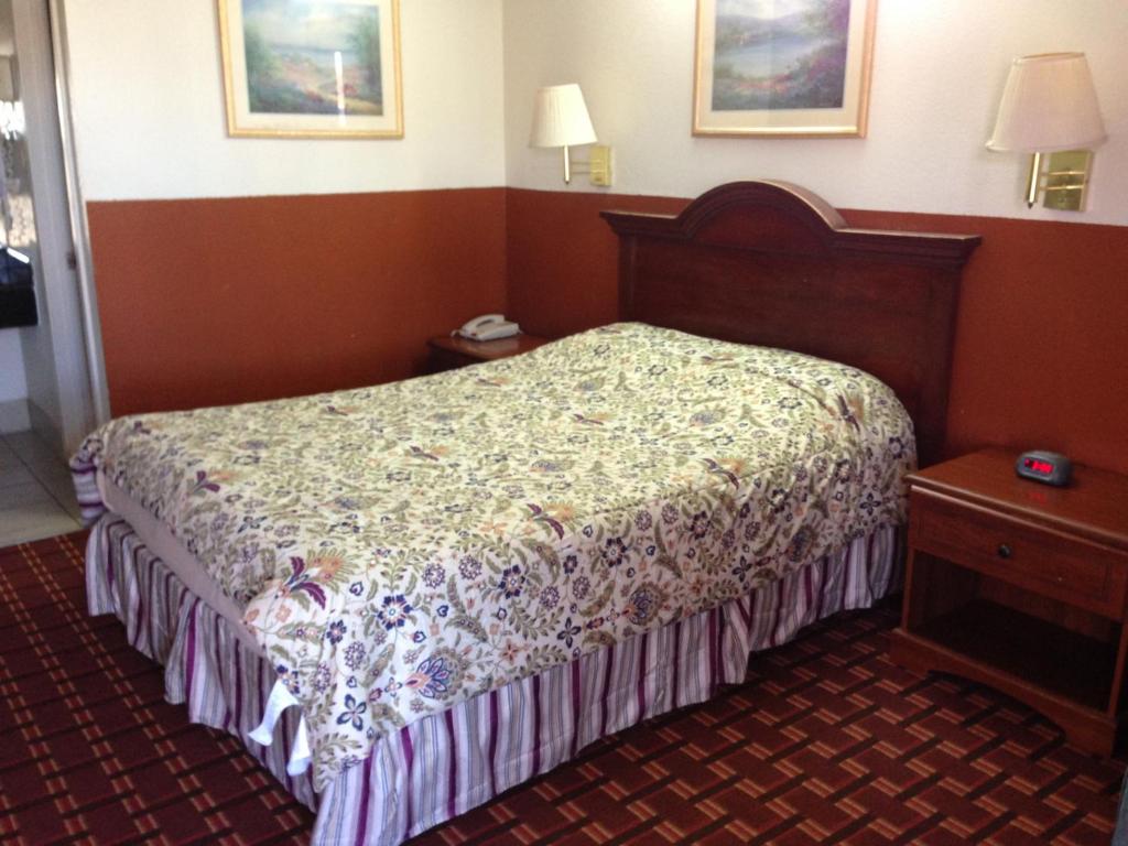 Executive Inn Robstown - image 7