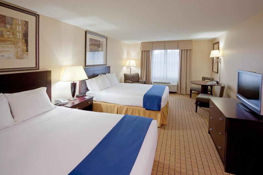 Holiday Inn Express Hotel & Suites Rochester an IHG Hotel - image 3