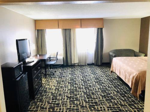 Quality Inn - image 2