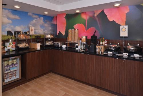 Fairfield Inn Rochester Airport - image 3