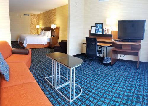 Fairfield Inn and Suites by Marriott Rochester West/Greece - main image