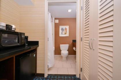 Fairfield Inn and Suites by Marriott Rochester West/Greece - image 5