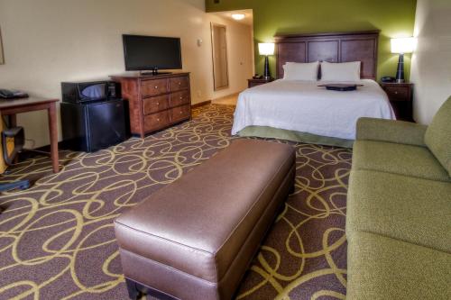 Hampton Inn & Suites Rochester/Henrietta - image 5