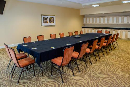 Hilton Garden Inn Rochester Downtown - image 3