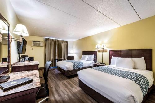 Econo Lodge Rochester - image 3