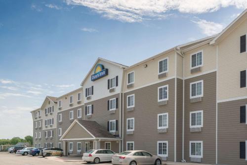 Days Inn & Suites by Wyndham Rochester South - main image