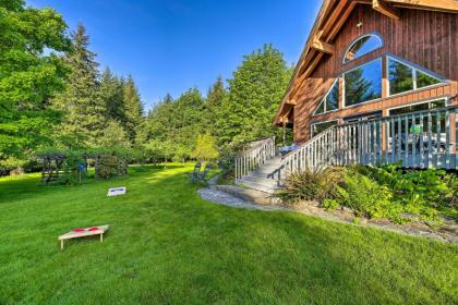 Quiet 40-Acre Forest Lodge with Hot Tub and Sauna