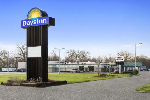 Days Inn by Wyndham Rock Falls - main image