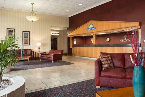 Days Inn by Wyndham Rock Falls - image 4