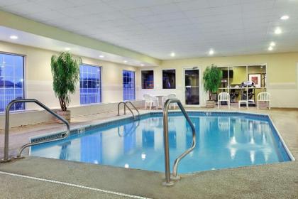 Country Inn & Suites by Radisson Rock Falls IL - image 1