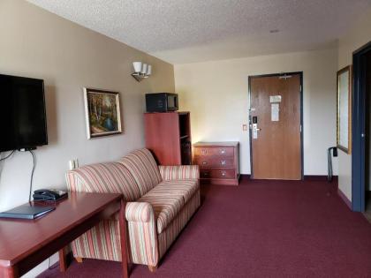 Heartland Hotel & Suites - image 15