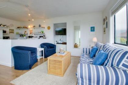 Second Tide - Oceanview Cottage - image 2