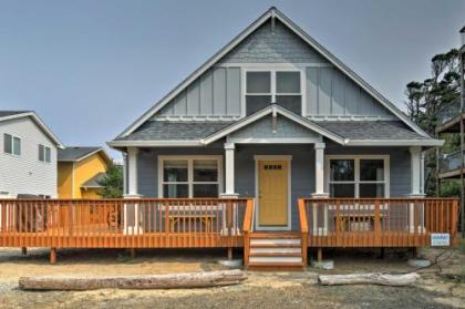 Rockaway Cottage with Ocean View on Beach Access!