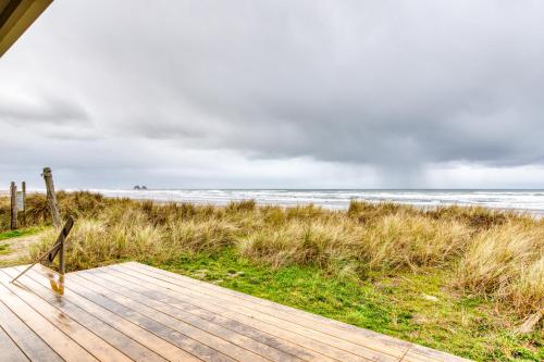 Rockaway Beach Cozy Cabin - main image