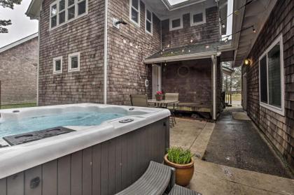 Rockaway Beach Home with Hot tub 4 Blocks to Beach Rockaway Beach