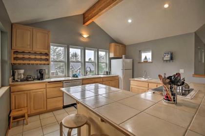 Rockaway Beach Home with Hot Tub 4 Blocks to Beach! - image 6