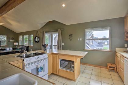 Rockaway Beach Home with Hot Tub 4 Blocks to Beach! - image 9