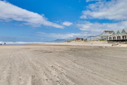 Rockaway Beachside Bungalow - image 15