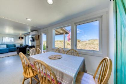 Rockaway Beachside Bungalow - image 16