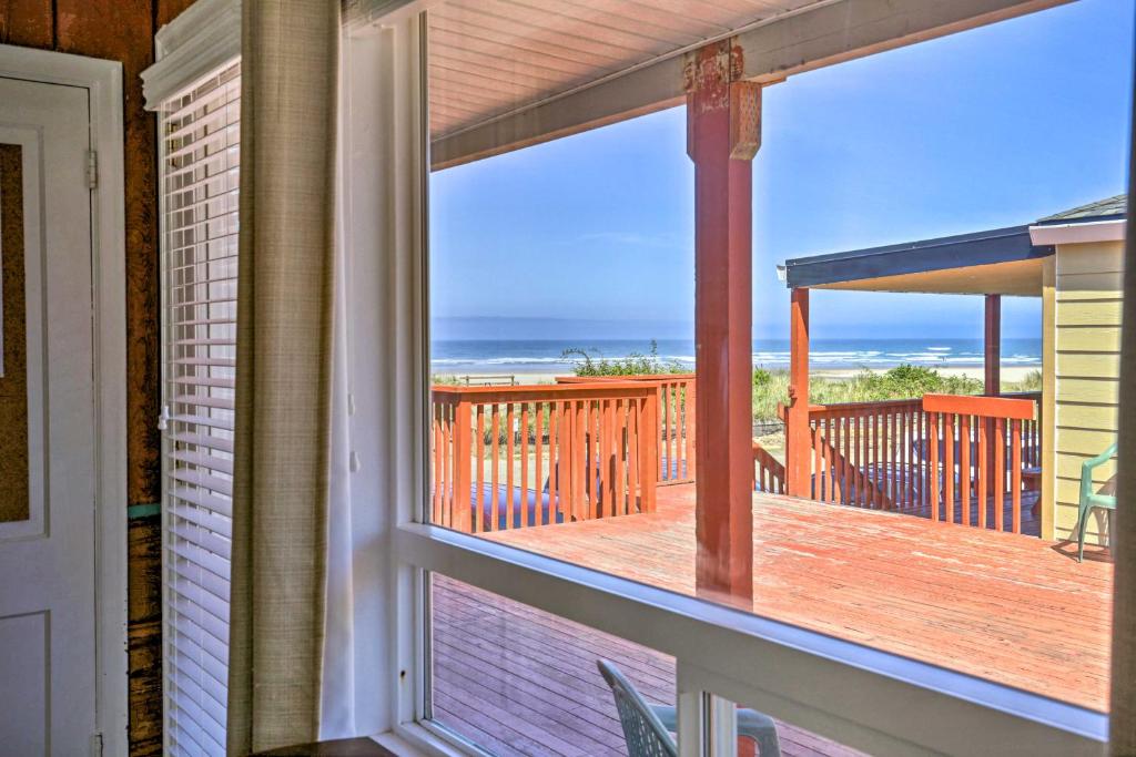 Oceanview Rockaway Beach Condo with Deck and Gas Grill - image 7